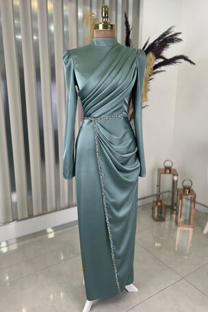 Rana Zenn - Önü Drapeli Taş Şerit Detay Kalem Model Saten Nare Abiye - Mint