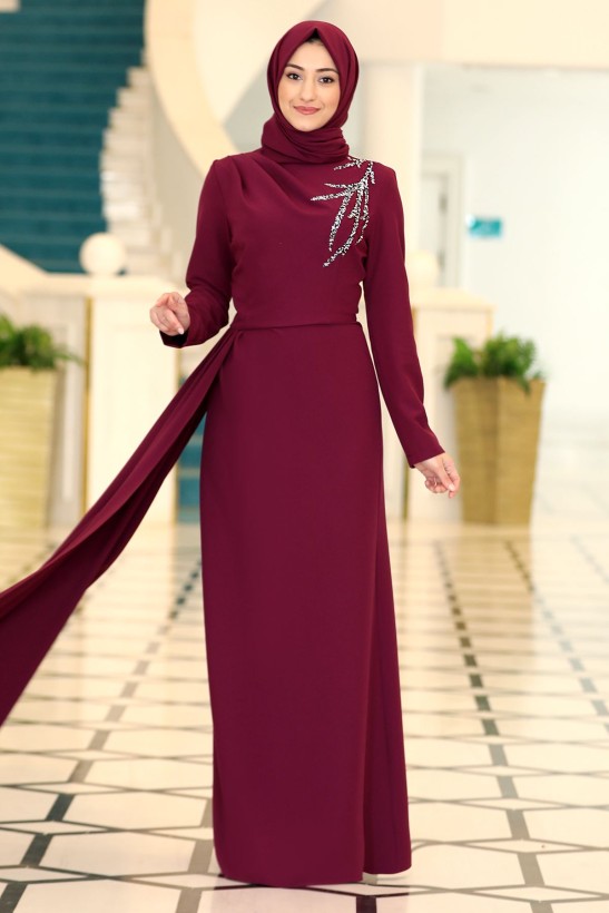 Rabeysa - Taş Baskı Detaylı Pelerin Kuyruklu Krep Adel Abiye Elbise - Mürdüm